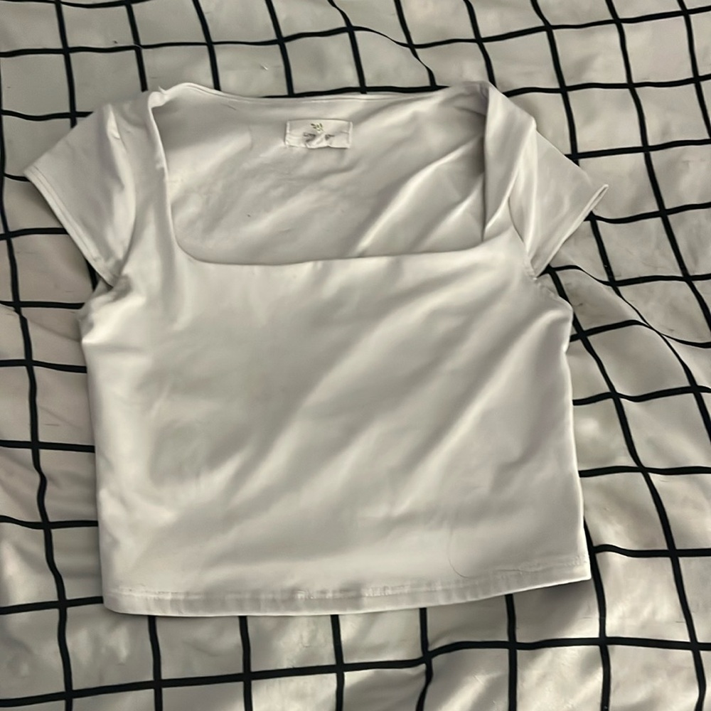 Fitted short sleeve crop top